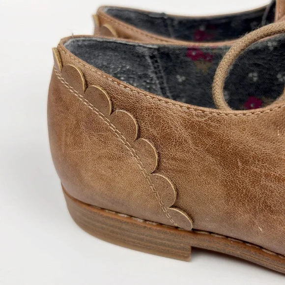 Maurices Scalloped Loafers Laced Brown - Picture 4 of 9